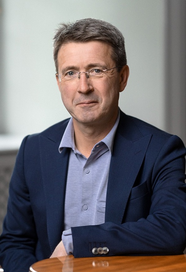 logistea-patrik-tillman-people